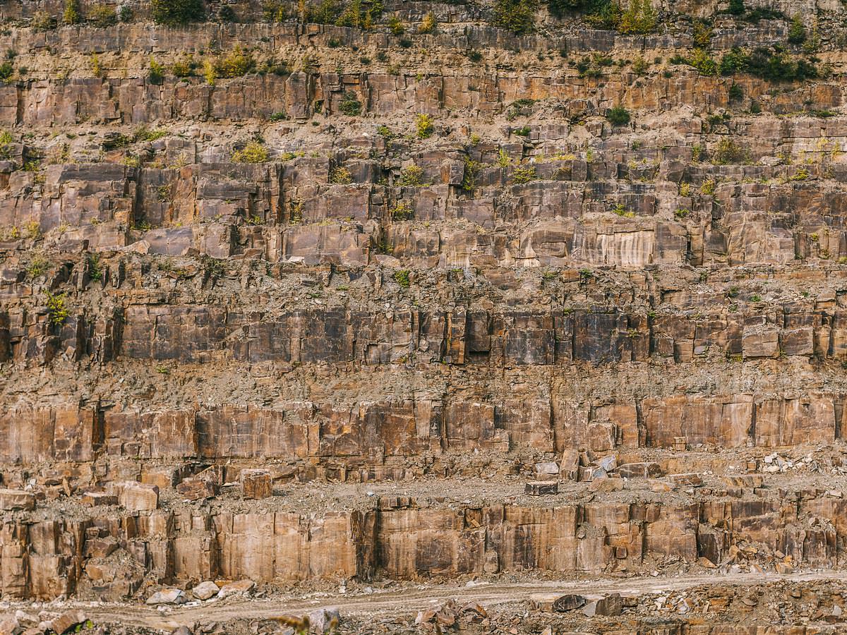 Die Aufnahme zeigt einen Lindlarer Steinbruch aus der Luft. BGS GmbH