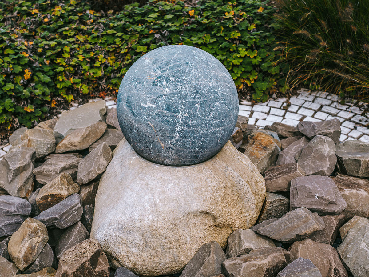 Aufnahme aus der 3.000 qm Ausstellungsfläche von der Firma BGS GmbH.