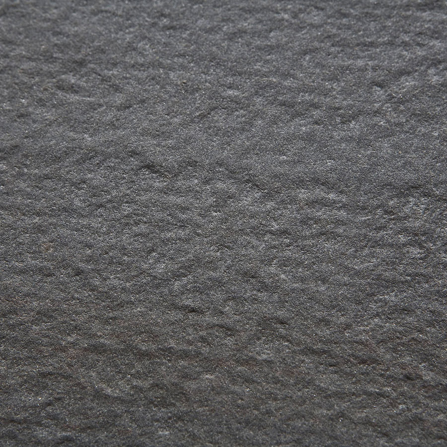 Moderne Oberflächenbearbeitung Geflammt - BGS GmbH Detailaufnahme einer geflammten Oberfläche von der Bergischen Grauwacke. BGS GmbH