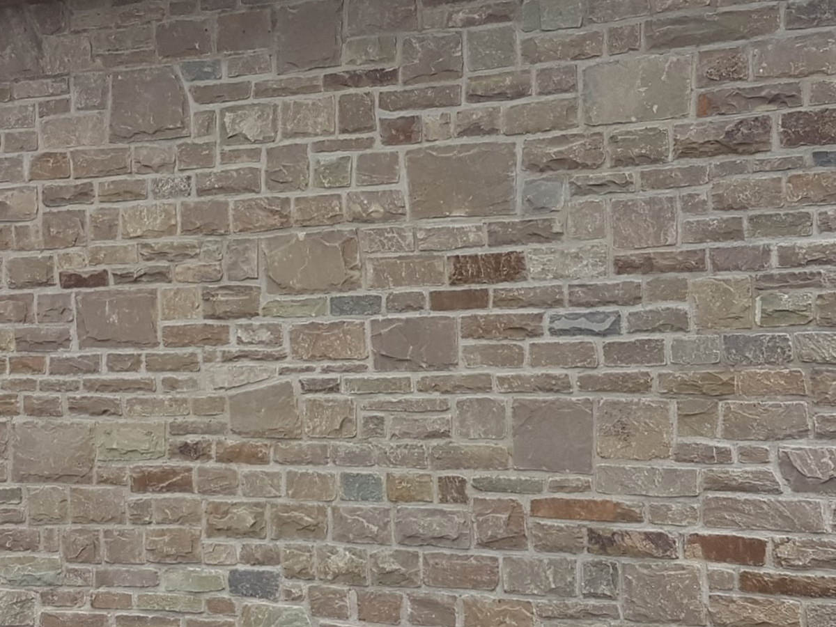 Behauene Mauersteine aus Bergischer Grauwacke - BGS GmbH