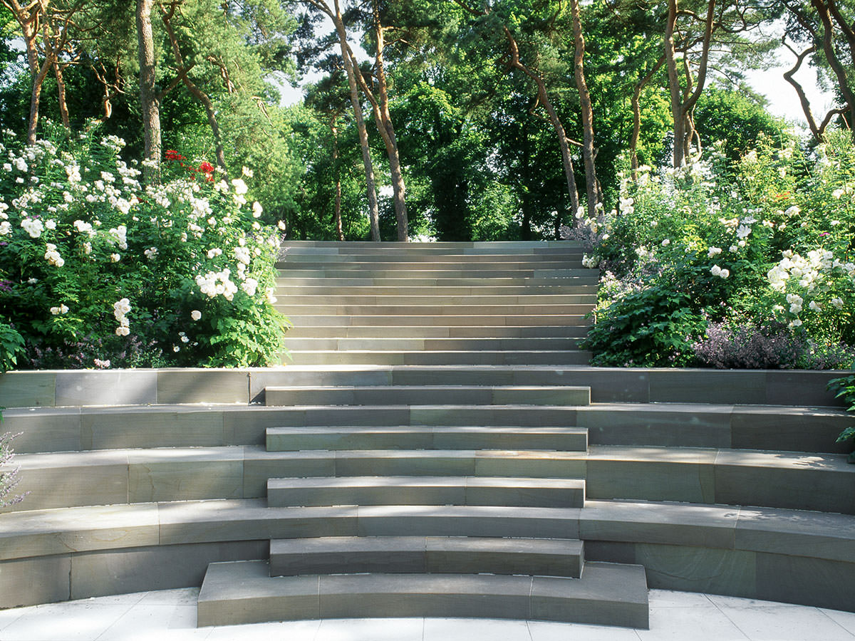 Stufenanlage aus Bergischer Grauwacke - BGS GmbH