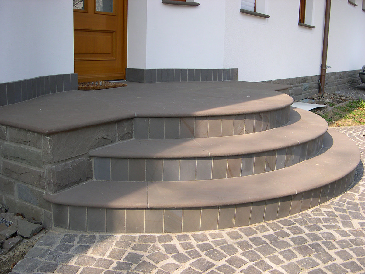 Stufenanlage aus Bergischer Grauwacke - BGS GmbH