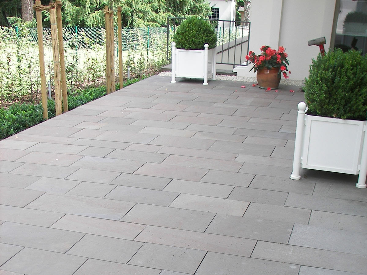 Bodenplatten aus Bergischer Grauwacke - BGS GmbH