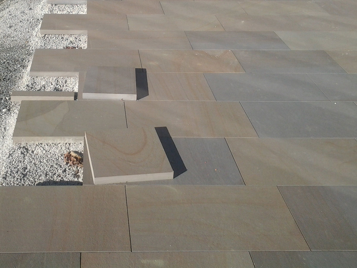 Bodenplatten aus Bergischer Grauwacke - BGS GmbH