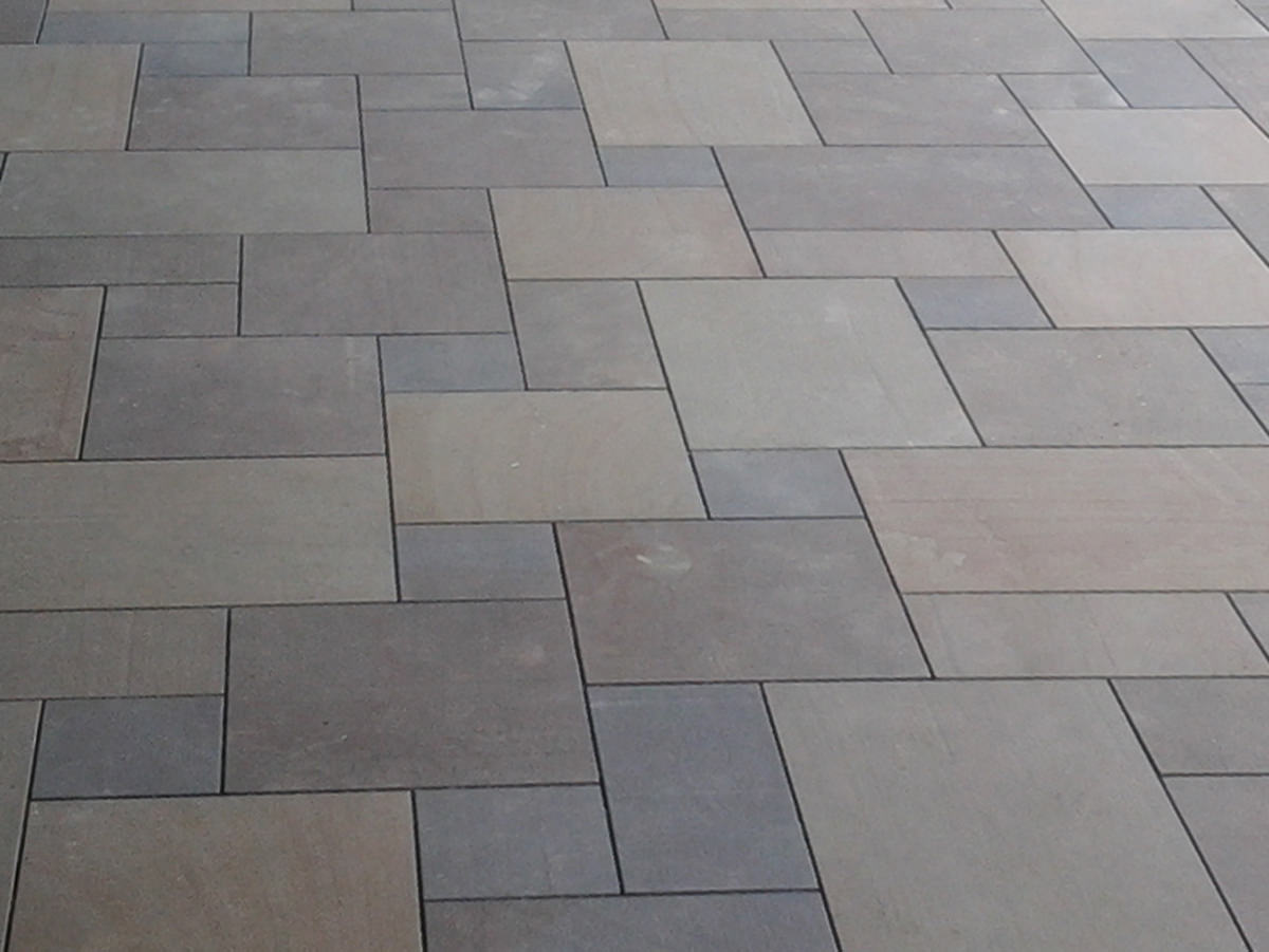 Bodenplatten aus Bergischer Grauwacke - BGS GmbH