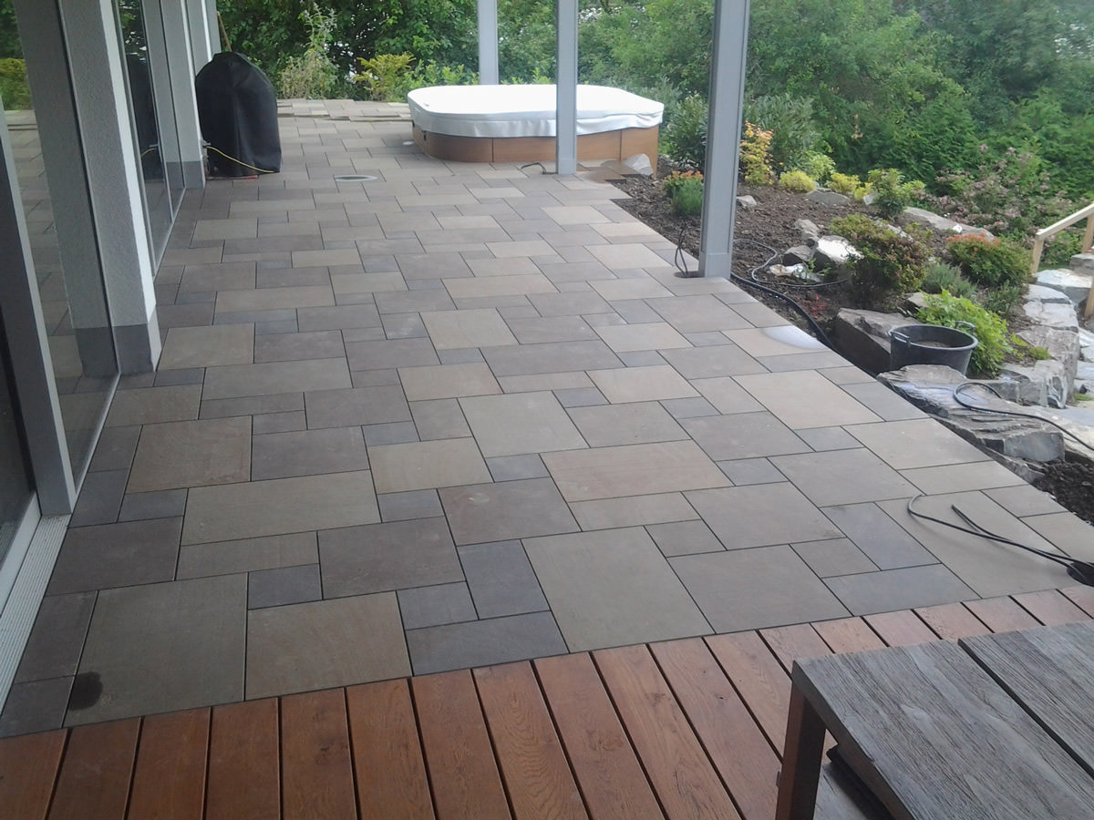 Bodenplatten aus Bergischer Grauwacke - BGS GmbH