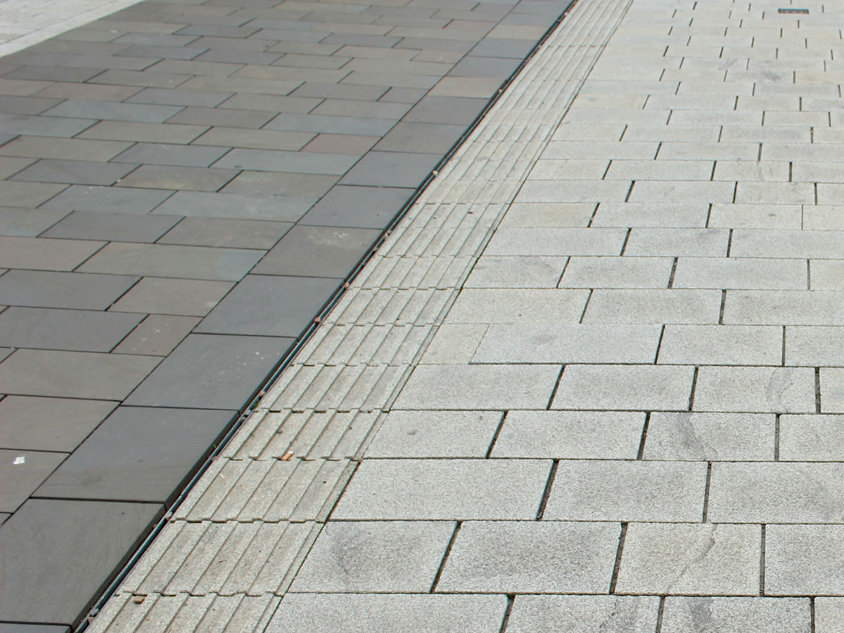 Barrierefreies Pflaster aus Bergischer Grauwacke - BGS GmbH