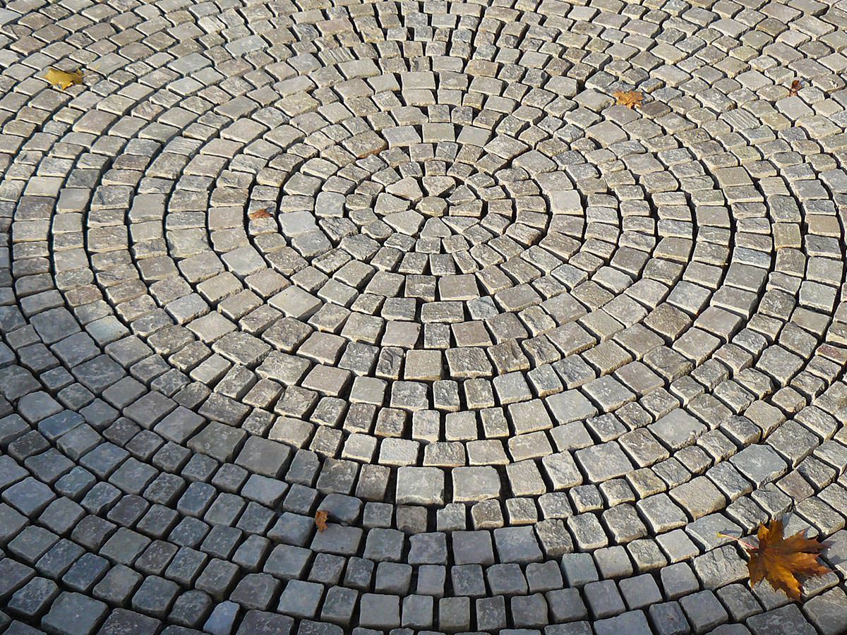Mosaikpflaster aus Bergischer Grauwacke - BGS GmbH