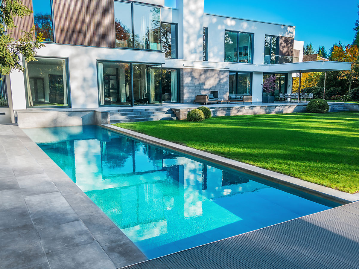 Pooleinfassung aus Bergischer Grauwacke - BGS GmbH