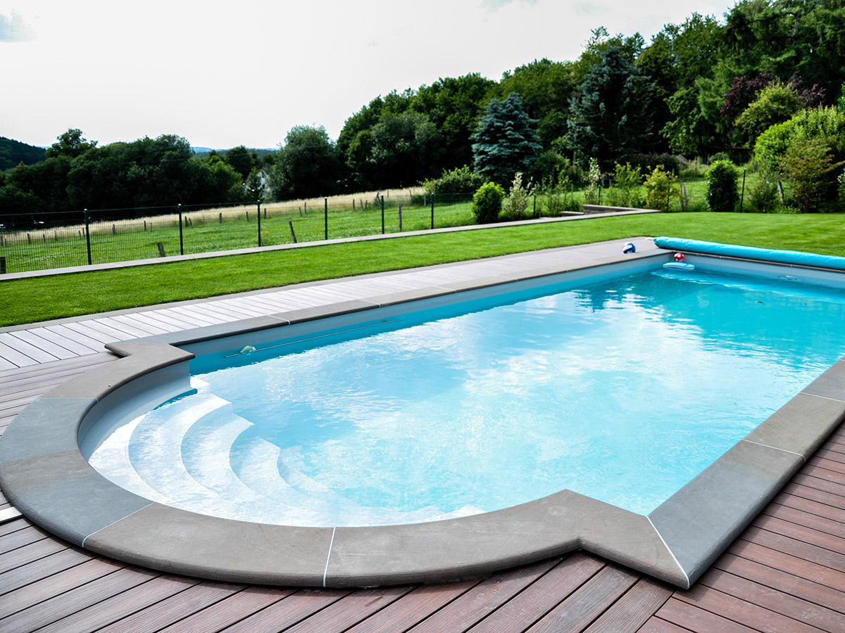 Pooleinfassung aus Bergischer Grauwacke - BGS GmbH