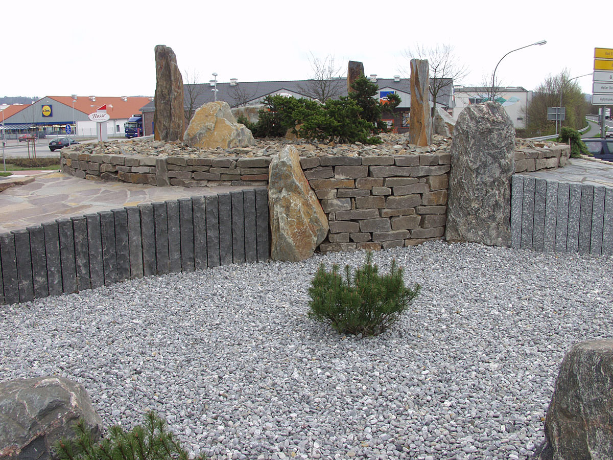 Hochwertiger Frostschutz und Splitte, gefertigt aus Bergischer Grauwacke - BGS GmbH