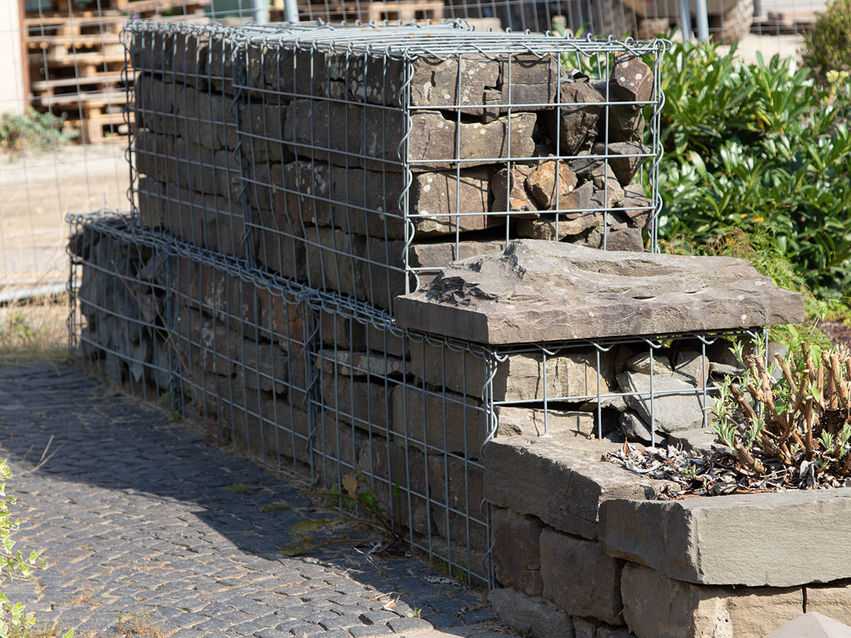 Hochwertige Handelsware und Zubehör für die Bergischer Grauwacke. BGS GmbH